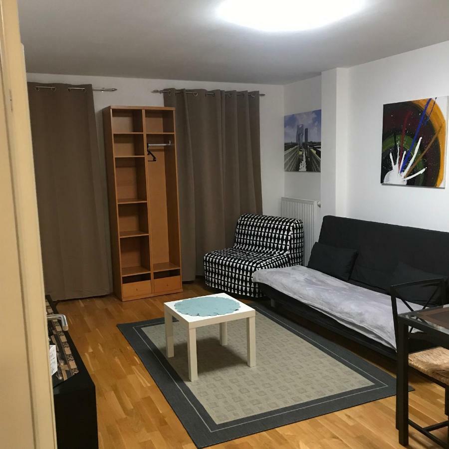 Lg Lovely Apartment Щокерау Екстериор снимка